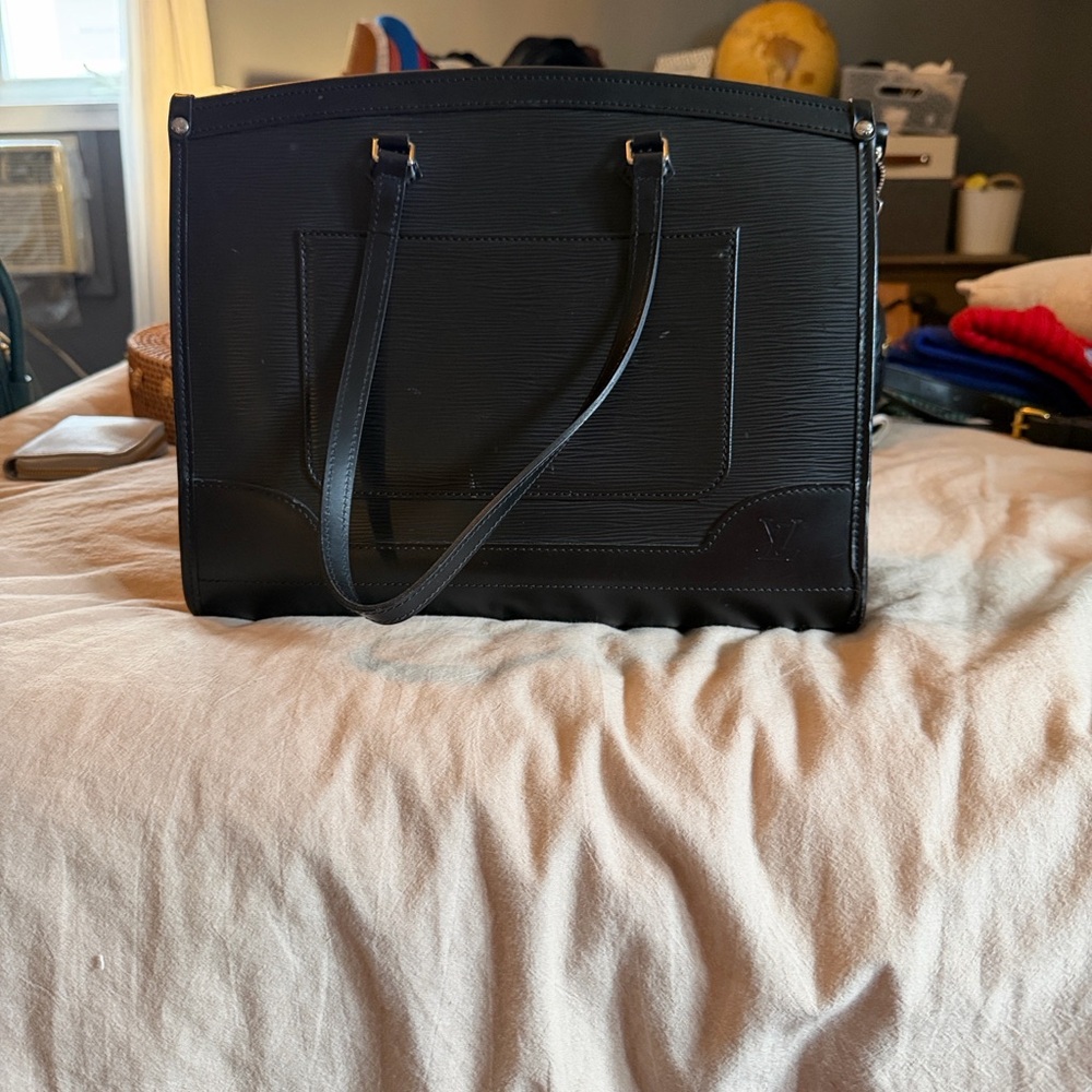 Louis Vuitton Elegant Black Tote